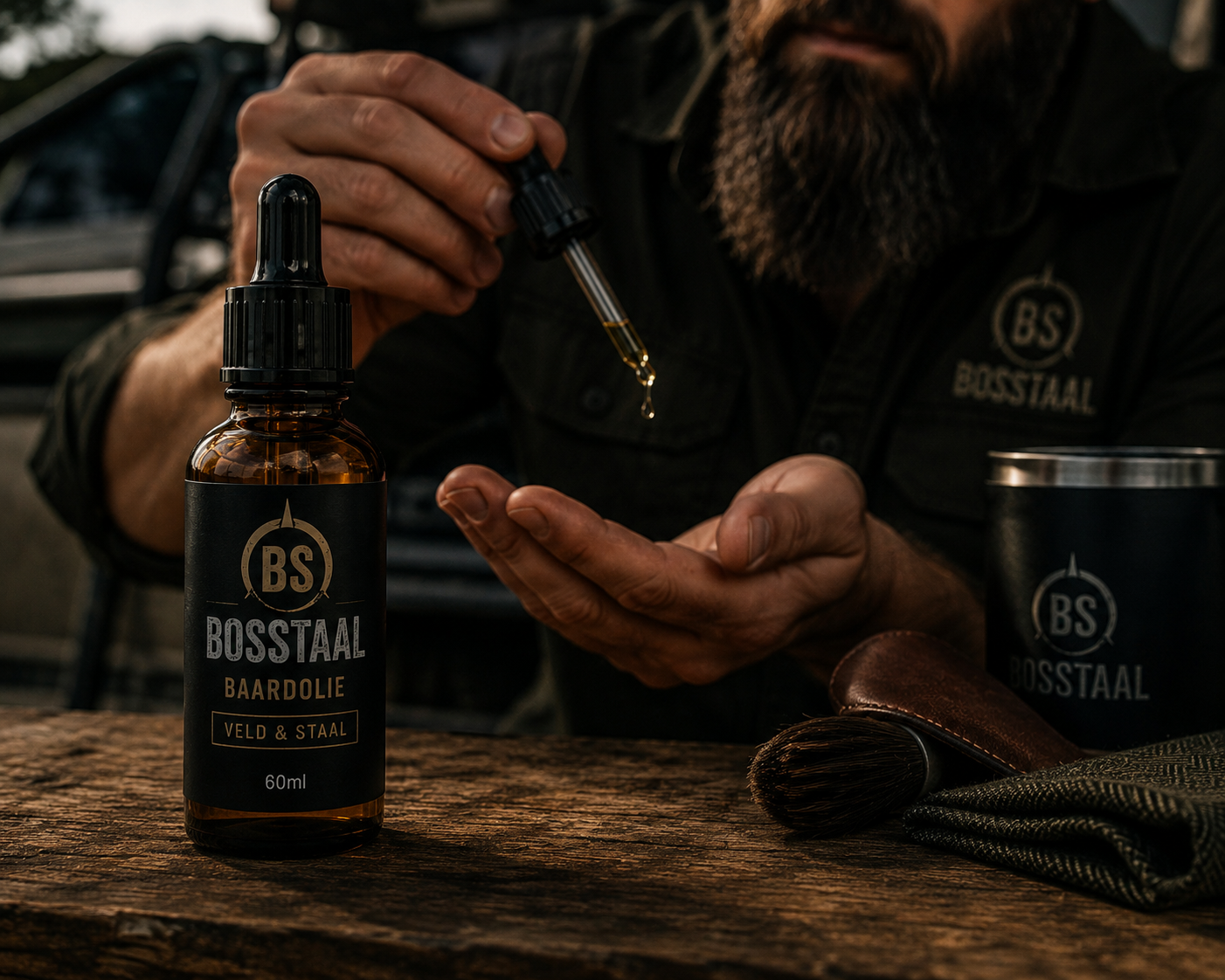 BosStaal Baardolie boks en bottel naby skoot donker agtergrond